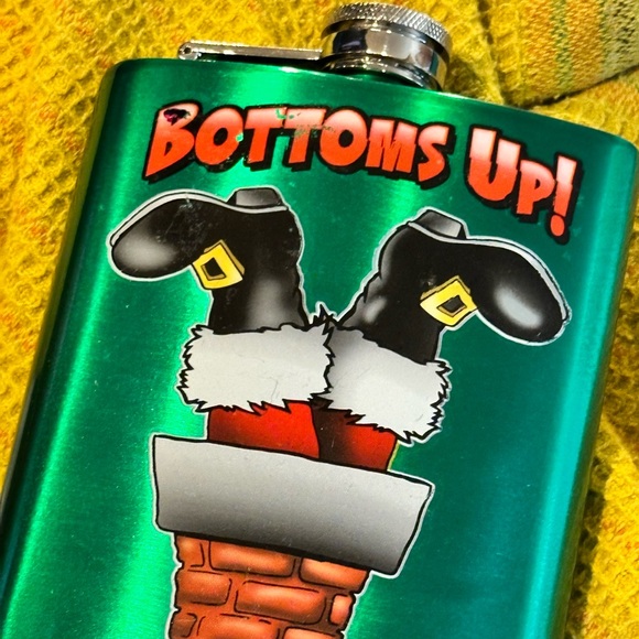 Santa’s Flask - Picture 4 of 5